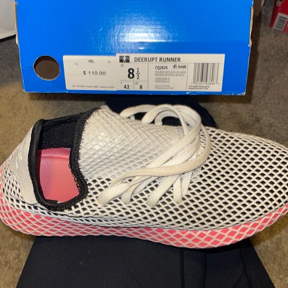 deerupt black pink